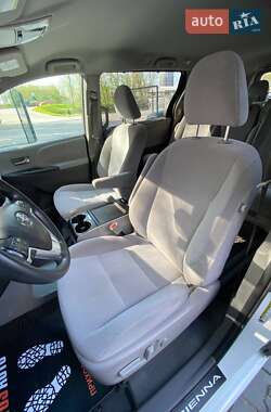 Мінівен Toyota Sienna 2019 в 