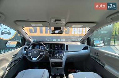 Мінівен Toyota Sienna 2019 в 