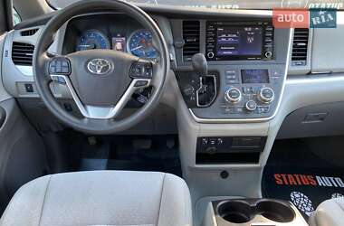Мінівен Toyota Sienna 2019 в 
