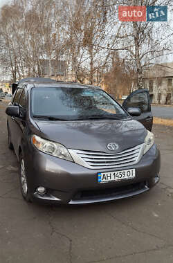 Мінівен Toyota Sienna 2010 в Краматорську