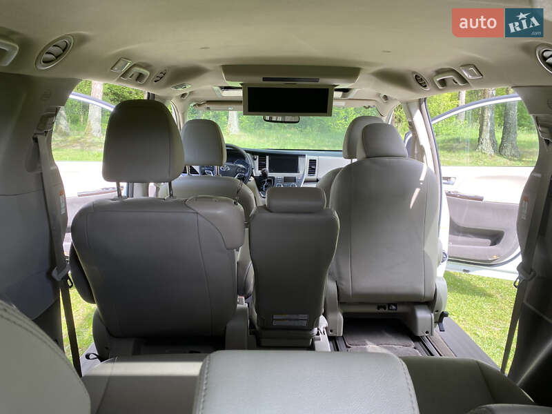 Мінівен Toyota Sienna 2018 в Радивиліві