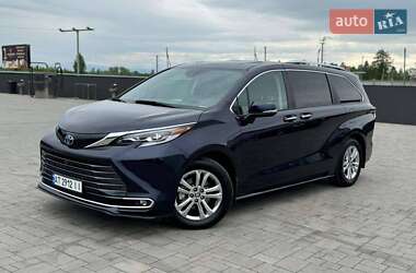 Мінівен Toyota Sienna 2023 в Калуші