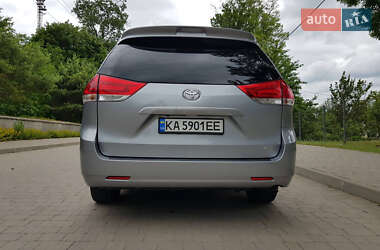 Минивэн Toyota Sienna 2013 в 