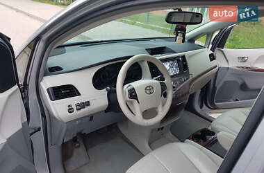 Минивэн Toyota Sienna 2013 в 