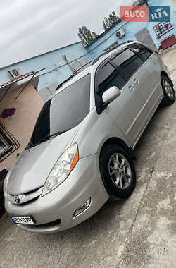 Минивэн Toyota Sienna 2006 в Каменском