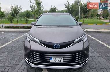 Мінівен Toyota Sienna 2023 в Ірпені