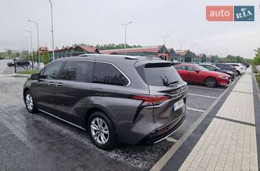 Минивэн Toyota Sienna 2023 в 