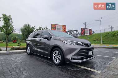 Минивэн Toyota Sienna 2023 в 