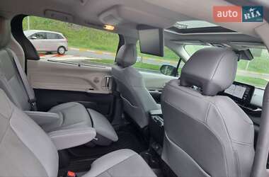 Минивэн Toyota Sienna 2023 в 