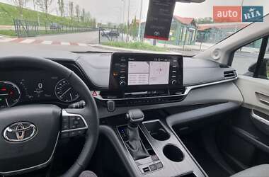 Минивэн Toyota Sienna 2023 в 