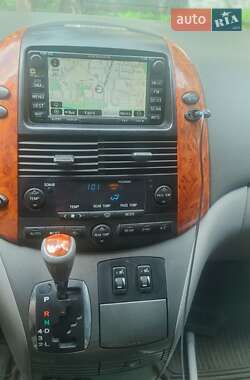 Минивэн Toyota Sienna 2007 в 