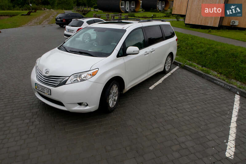 Минивэн Toyota Sienna 2013 в Киеве
