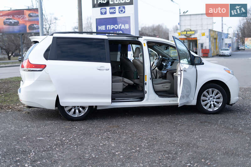 Минивэн Toyota Sienna 2013 в Киеве