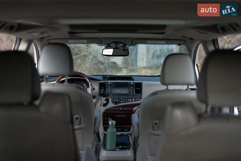 Минивэн Toyota Sienna 2013 в Киеве