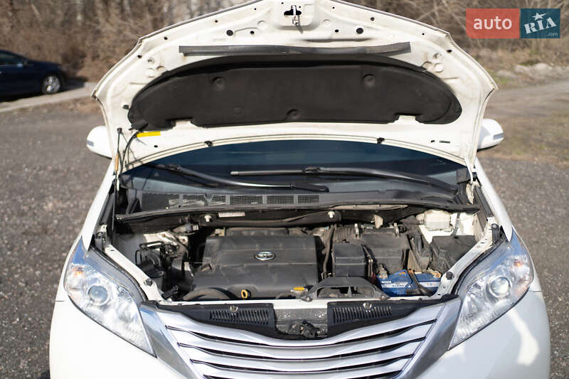Минивэн Toyota Sienna 2013 в Киеве
