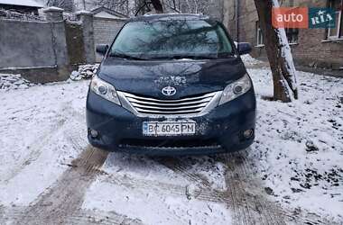 Минивэн Toyota Sienna 2012 в 