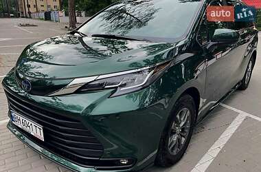 Минивэн Toyota Sienna 2021 в Буче