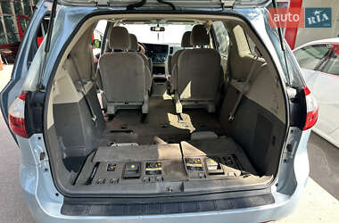 Минивэн Toyota Sienna 2015 в 