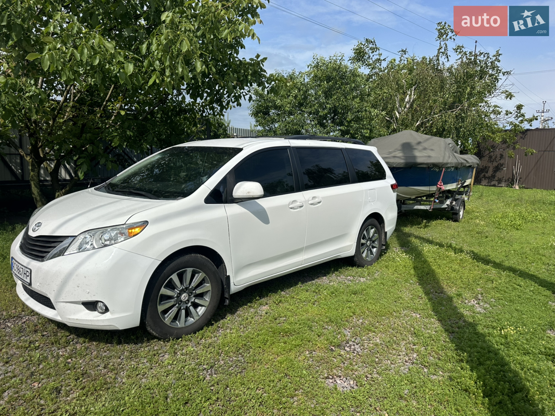2011 Toyota Sienna - фото 1