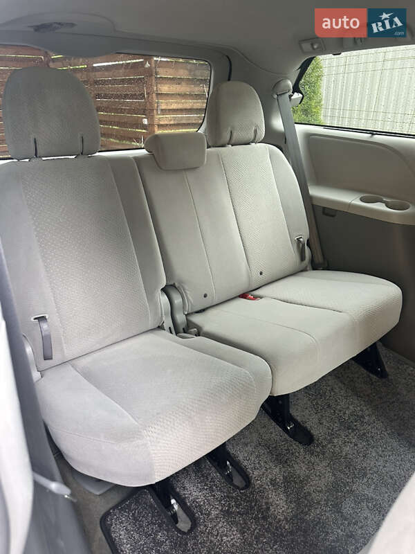 Мінівен Toyota Sienna 2011 в Луцьку