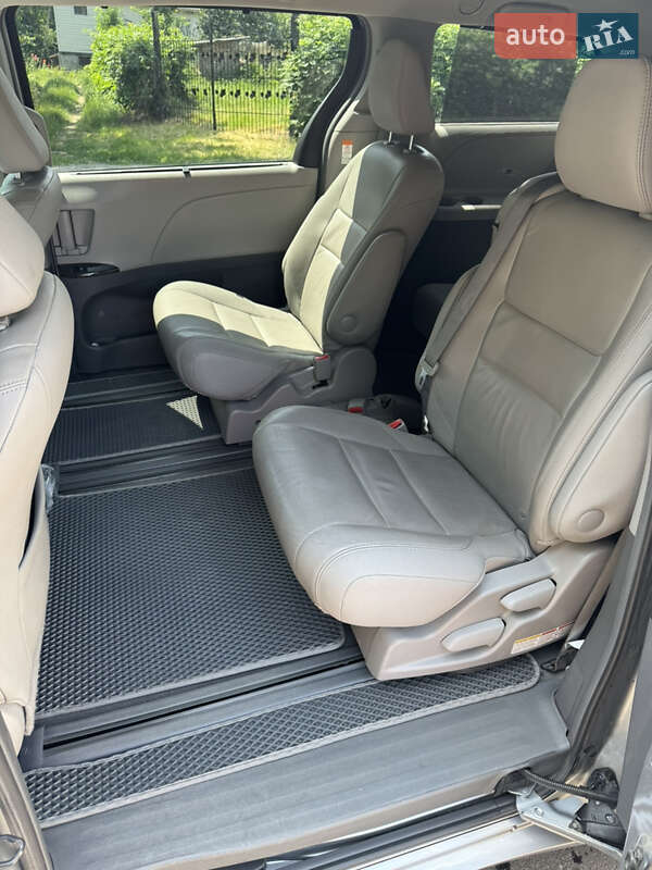 Минивэн Toyota Sienna 2014 в Виннице