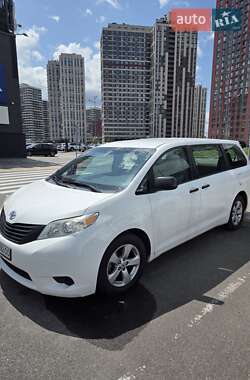 Мінівен Toyota Sienna 2014 в Києві