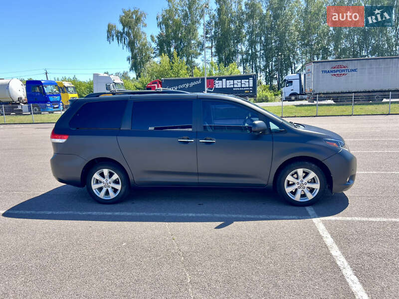 Мінівен Toyota Sienna 2014 в Ковелі