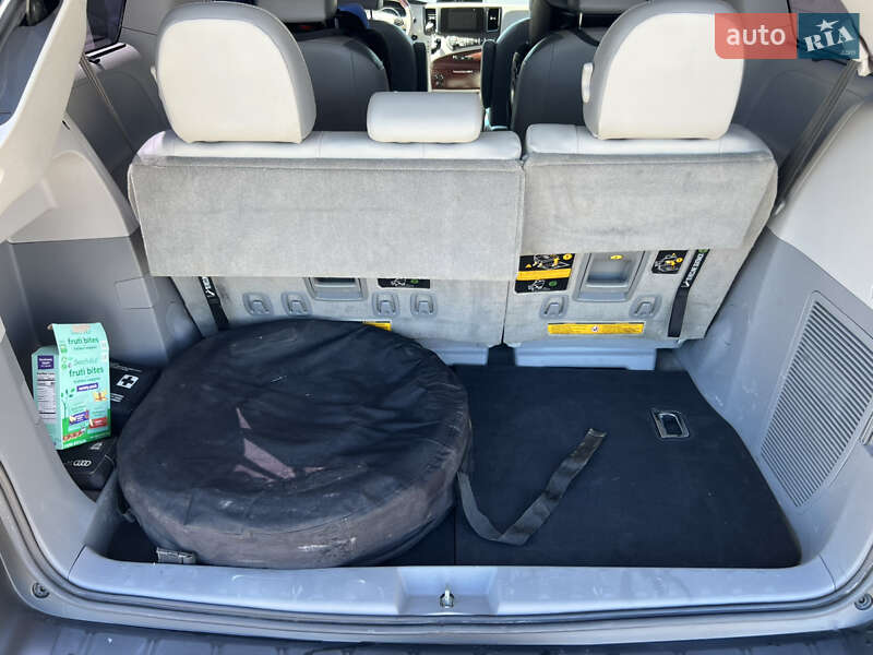 Мінівен Toyota Sienna 2014 в Ковелі