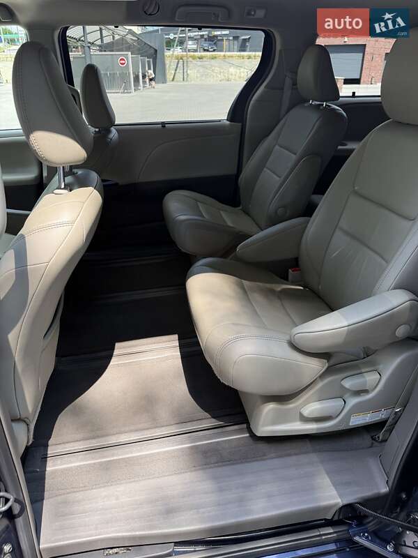 Мінівен Toyota Sienna 2018 в Хмельницькому