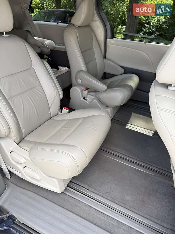 Мінівен Toyota Sienna 2018 в Хмельницькому
