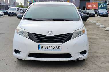 Минивэн Toyota Sienna 2016 в Киеве