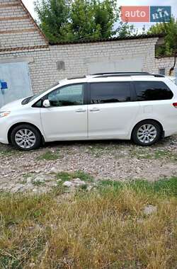 Мінівен Toyota Sienna 2013 в Дніпрі