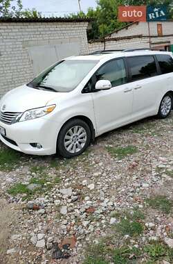 Мінівен Toyota Sienna 2013 в Дніпрі