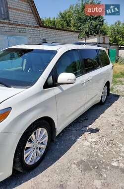 Мінівен Toyota Sienna 2013 в Дніпрі