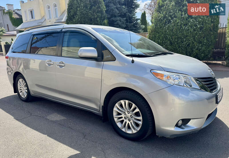 Мінівен Toyota Sienna 2013 в Одесі