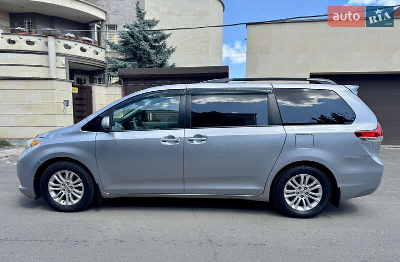 Мінівен Toyota Sienna 2013 в Одесі