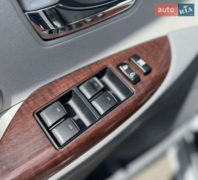 Мінівен Toyota Sienna 2013 в Одесі