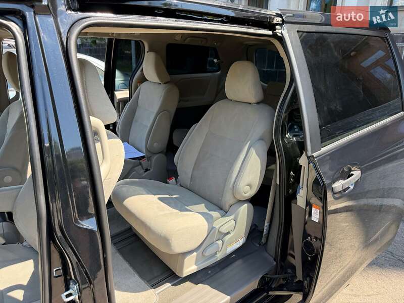 Минивэн Toyota Sienna 2019 в Черноморске