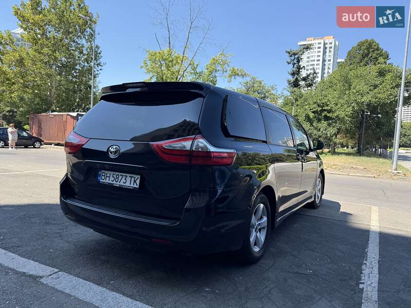 Минивэн Toyota Sienna 2019 в Черноморске