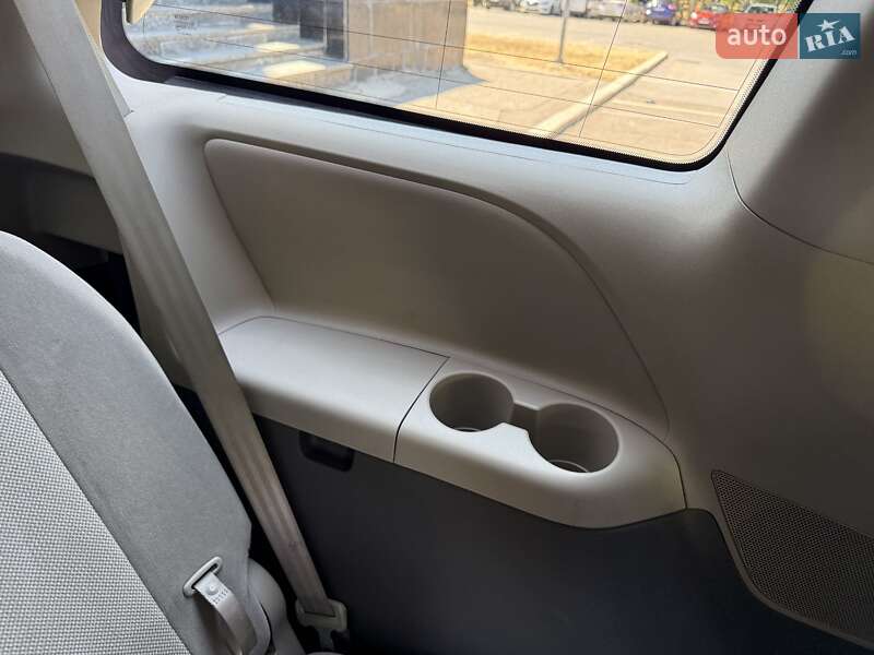 Минивэн Toyota Sienna 2019 в Черноморске