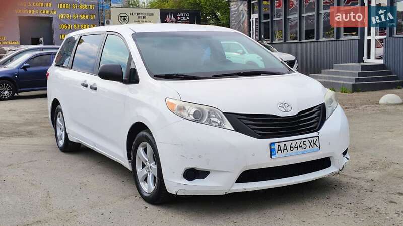 Toyota Sienna 2016