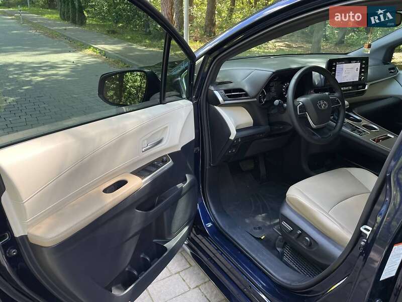 Минивэн Toyota Sienna 2021 в Львове