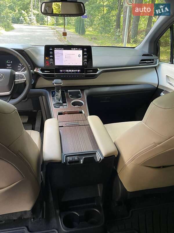 Минивэн Toyota Sienna 2021 в Львове