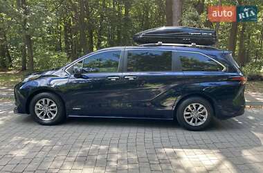 Минивэн Toyota Sienna 2021 в 