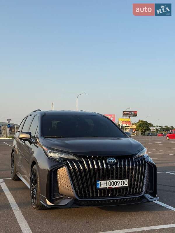 Мінівен Toyota Sienna 2022 в Одесі