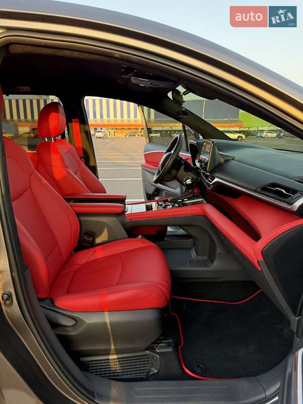 Мінівен Toyota Sienna 2022 в Одесі