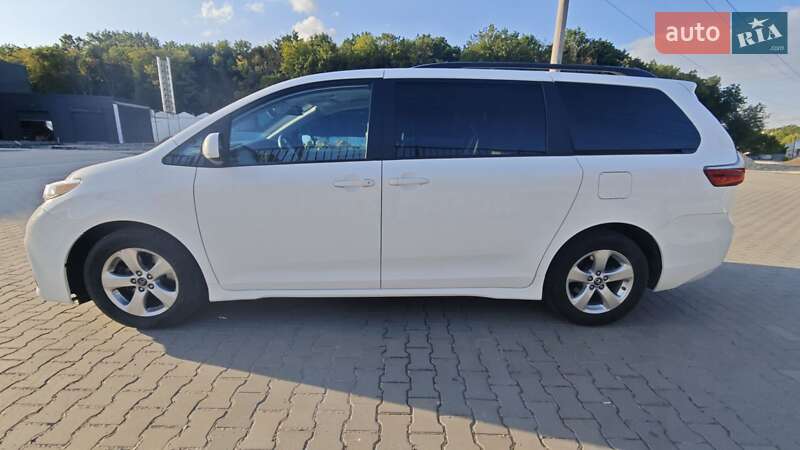 Мінівен Toyota Sienna 2019 в Тернополі