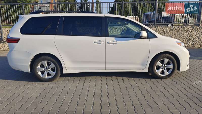 Мінівен Toyota Sienna 2019 в Тернополі