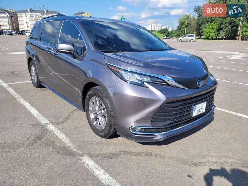 Мінівен Toyota Sienna 2022 в Києві
