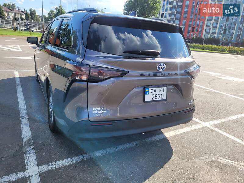 Мінівен Toyota Sienna 2022 в Києві